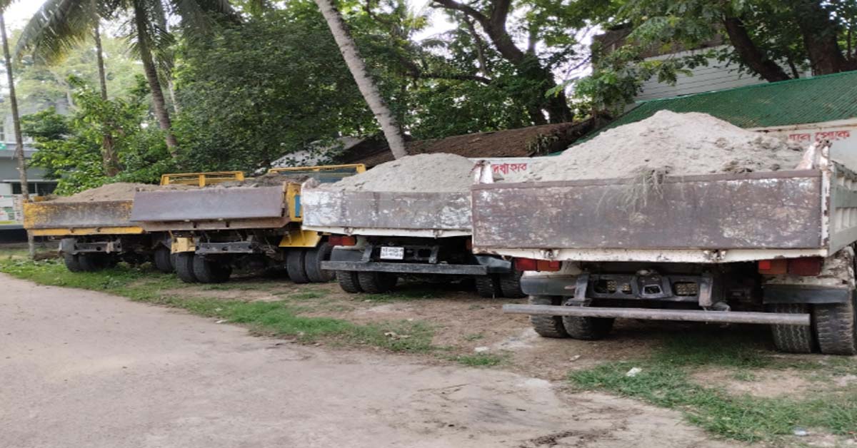 রাজবাড়ী জেলার গোয়ালন্দে ইউএনওর সাঁড়াশি  অভিযান ০৮ টি মাটি ভর্তি ট্রাক জব্দ