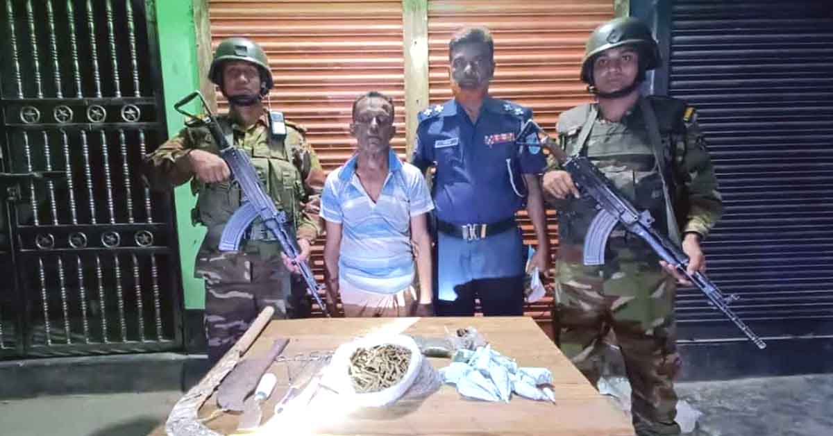 কালিহাতীতে যৌথ বাহিনীর অভিযানে দেশীয় অস্ত্রসহ মাদক ব্যবসায়ী আটক