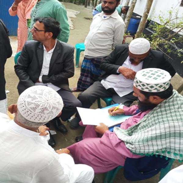 ফরিদগঞ্জে অবৈধ ভাবে আইনের তোয়াক্কানা করে বিবাহ রেজিষ্টার করছেন কাজী আমিনুল ইসলাম