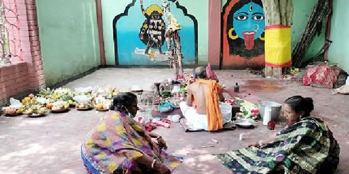 শতবর্ষের ঐতিহ্যবাহী হিন্দু  সম্প্রদায়ের চোরাচন্ডি কালী মন্দিরে সোনার টিপ চুরি