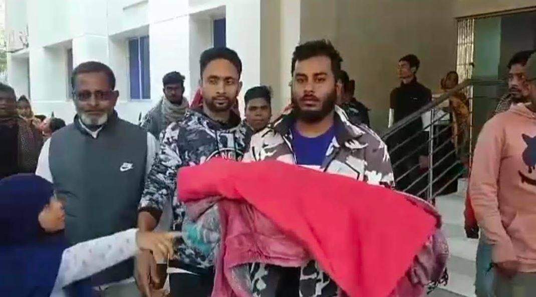 চাঁপাইনবাবগঞ্জ গোমস্তাপুরে নার্সের অবহেলায় এক শিশুর মৃত্যু