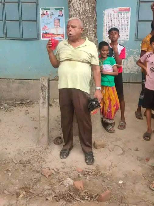 রাজবাড়ীতে নবীকে কুটক্তি করায় কমিউনিটি মেডিকেল অফিসারকে গণধোলাই