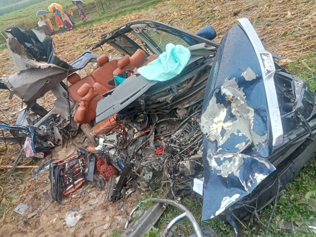 বীরগঞ্জে ট্রাক ও মাইক্রো মুখোমুখি সংঘর্ষ, ৪ জনের মর্মান্তিক মৃত্যু