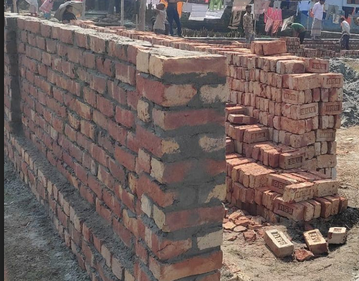 রংপুর নগরীর বাবুখাঁয় আদালতের আদেশ অমান্য করে নির্মাণ