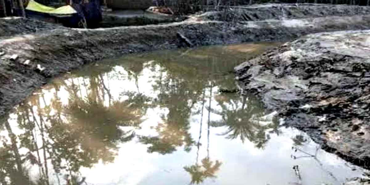 রাজাপুরে সরকারি অর্থ অপচয়ের অভিযোগ খাল খননের সরকারি কাজে