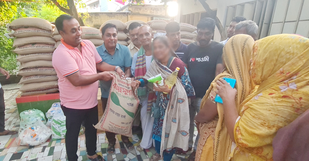 ফরিদপুরের রথখোলা ১৪০ যৌনকর্মির মাঝে খাদ্য সামগ্রী বিতরণ নন্দালয়ের