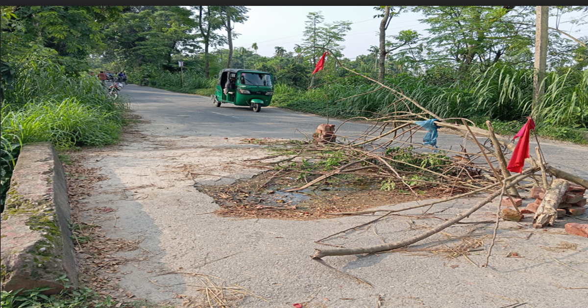 ঝাড়বাড়ী -বীরগঞ্জ রাস্তায় ঝুকিপূর্ণ কালভার্ট