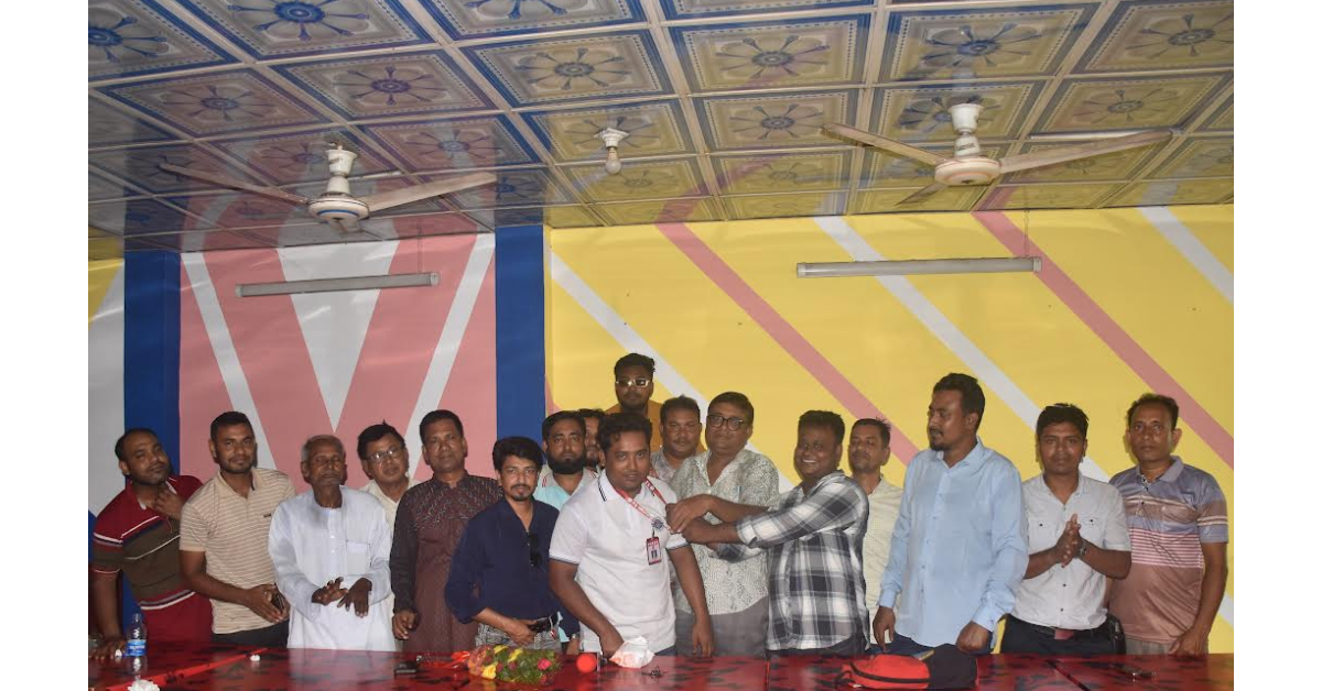 বড়াইগ্রামে এশিয়ান টিভির উপজেলা প্রতিনিধিকে ফুলেল শুভেচ্ছা
