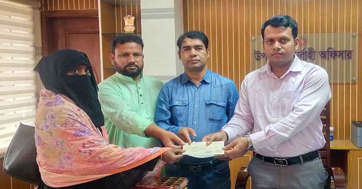 শিবগঞ্জে  প্রাকৃতিক দুর্যোগে ক্ষতিগ্রস্থ পরিবারের  মাঝে  টাকার চেক বিতরণ