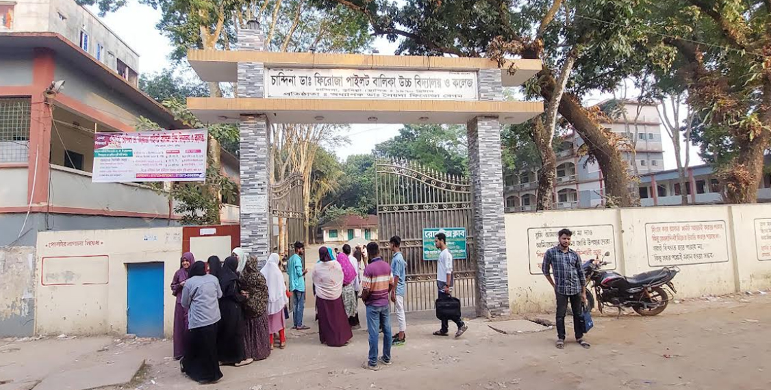 চান্দিনায় পরীক্ষা হলে হঠাৎ অসুস্থ ১৫ ছাত্রী; ক্ষোভে শিক্ষক পেটালেন অভিভাবকরা