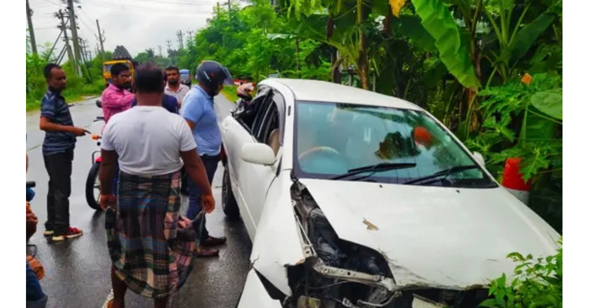 রাজবাড়ী'তে প্রাইভেটকার - বিদ্যু‌তের খুঁটিবোঝাই লরির সংঘর্ষ নিহত ১