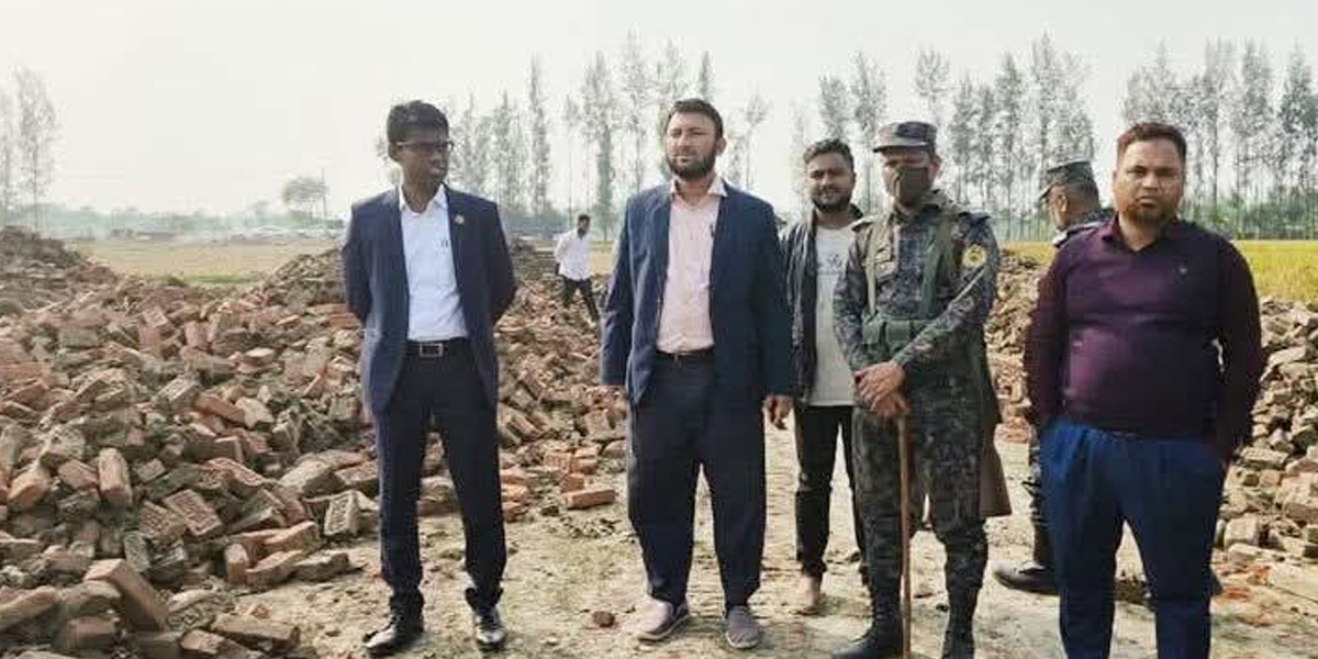 নোয়াখালী সুবর্ণচরে নতুন করে কৃষিজমিতে ইটভাটা নির্মাণের চেষ্টা, গুঁড়িয়ে দিলো প্রশাসন