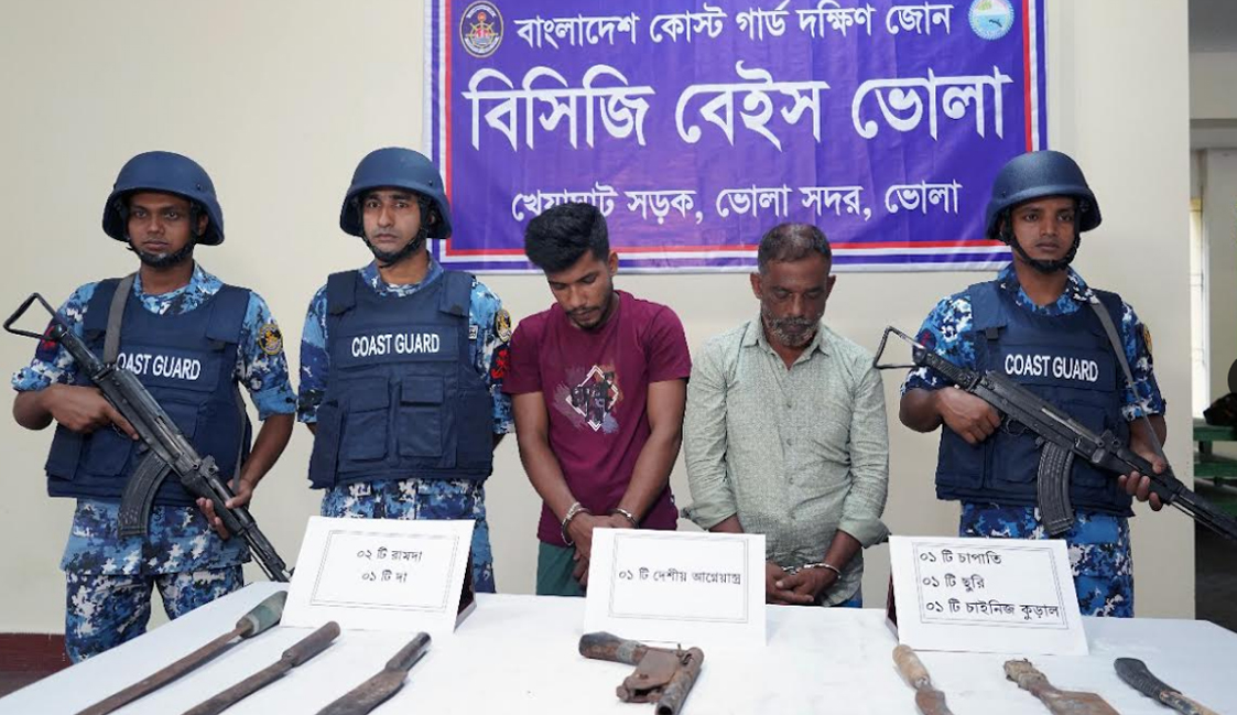 ভোলার দৌলতখান থেকে আগ্নেয়াস্ত্রসহ  পিতা-পুত্র আটক