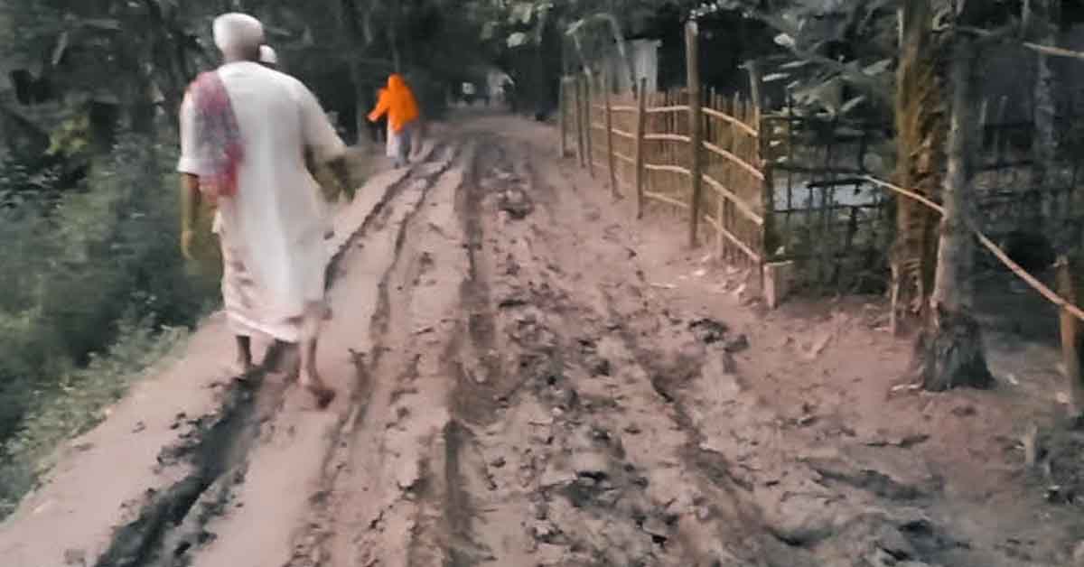 পীরগাছায় কাঁচা রাস্তায় দুর্ভোগে শিকার দুই ইউনিয়নের বাসিন্দা