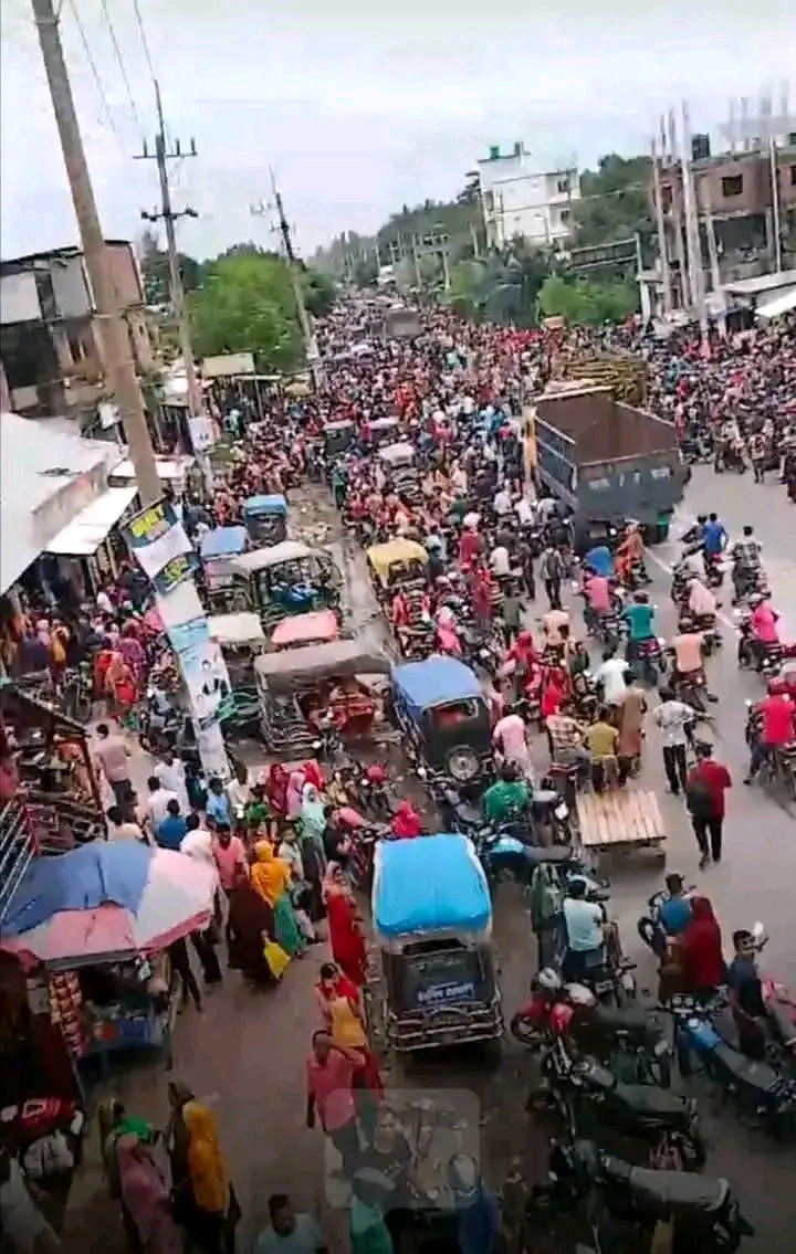 নীলফামারীর উত্তরা ইপিজেডে শ্রমিক-যৌথবাহিনীর সংঘর্ষে এক শ্রমিক নিহত