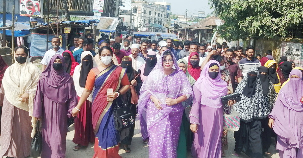 ফরিদগঞ্জে হরতালের বিরুদ্ধে মহিলা আওয়ামীলীগের প্রতিবাদ সমাবেশ