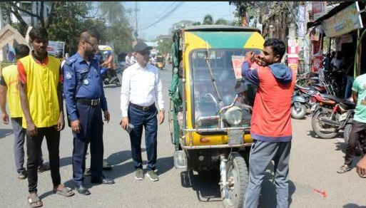 যশোরে ৬৬ অটোরিক্সা ও ২ ইজিবাইক জব্দ, ফুটপাতের অবৈধ স্থাপনা উচ্ছেদ