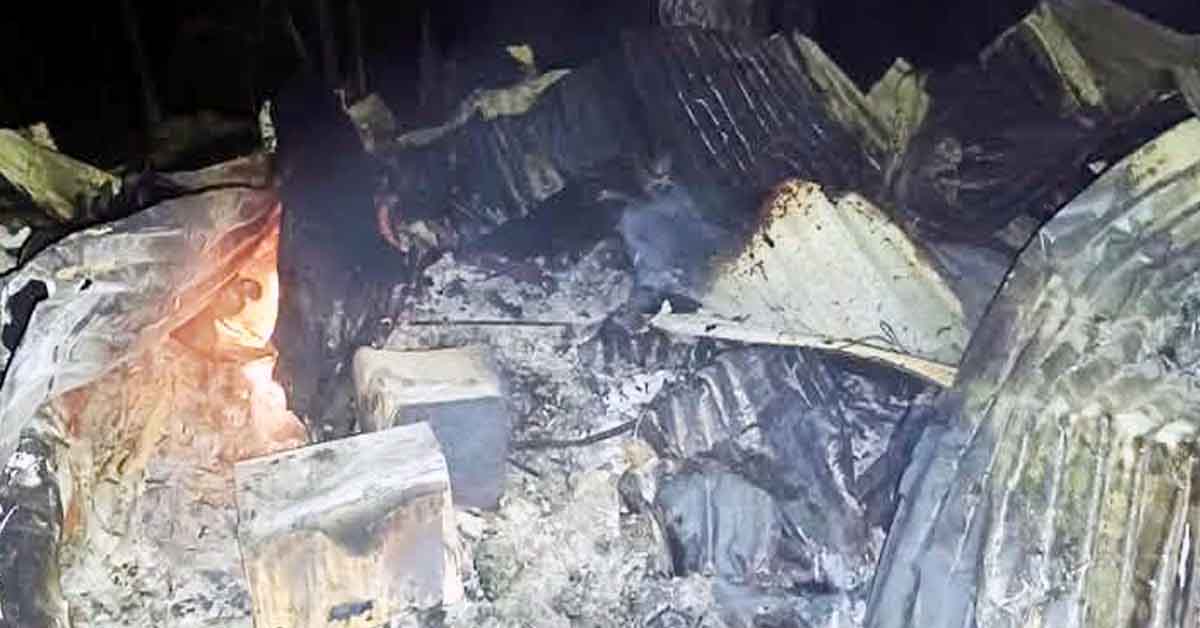 কমলগঞ্জে দুর্বৃত্তদের দেওয়া আগুনে ঘর সহ সবজি বাগান পুড়ে ছাই; ৫ লক্ষাধিক টাকার ক্ষয়ক্ষতি