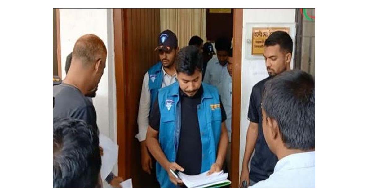 কুড়িগ্রামে বিআরটিএ অফিসে দুদকের অভিযান