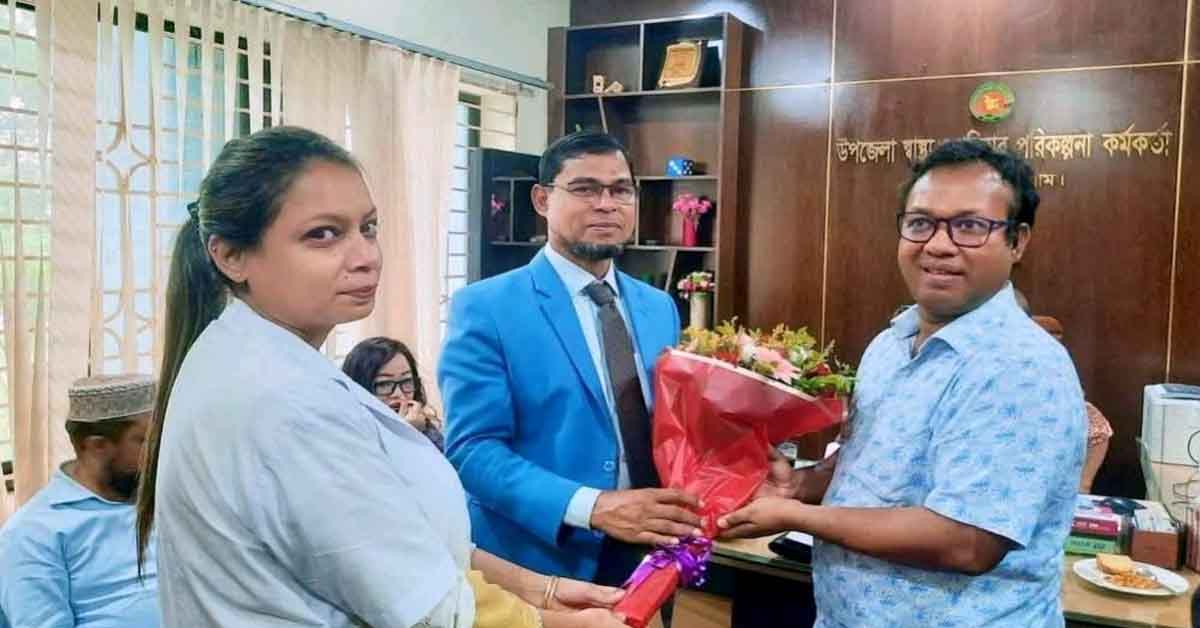 হাটহাজারী উপজেলা স্বাস্থ্য কমপ্লেক্স পরিদর্শনে বিভাগীয় স্বাস্থ্য পরিচালক এবং সিভিল সার্জন