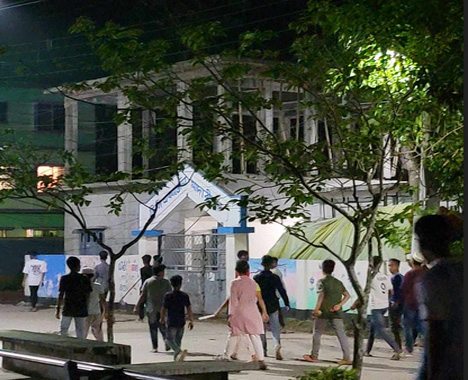 মাদারীপুরে কিশোর গ্যাং-এর দুইগ্রুপের সংঘর্ষে আহত ৩, আটক দুই