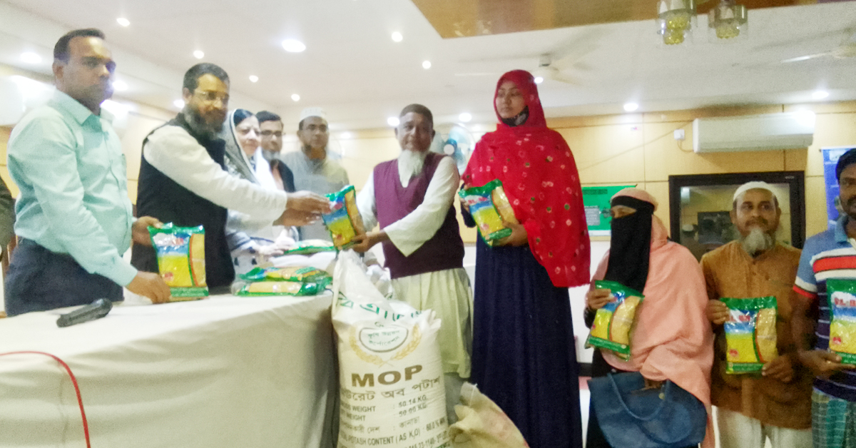 ৬ হাজার ৭শ কৃষকদের  মাঝে বিনামূল্যে সার বীজ বিতরণ