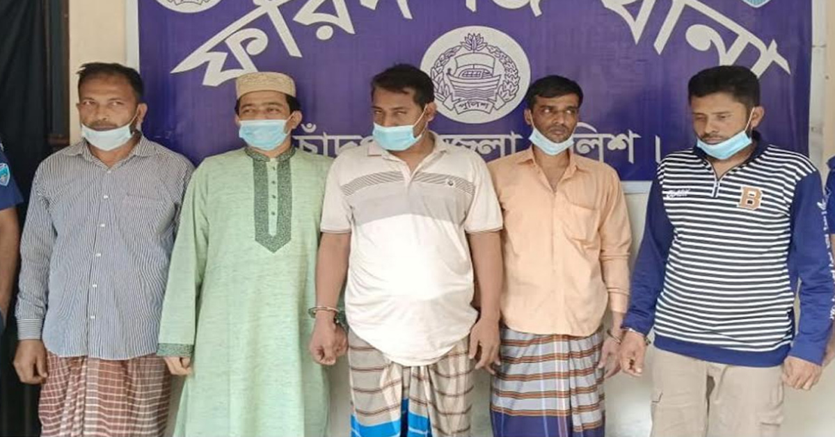 ফরিদগঞ্জে সাবেক কাউন্সিলর ও ইউপি সদস্যসহ ৫ জুয়াড়ি