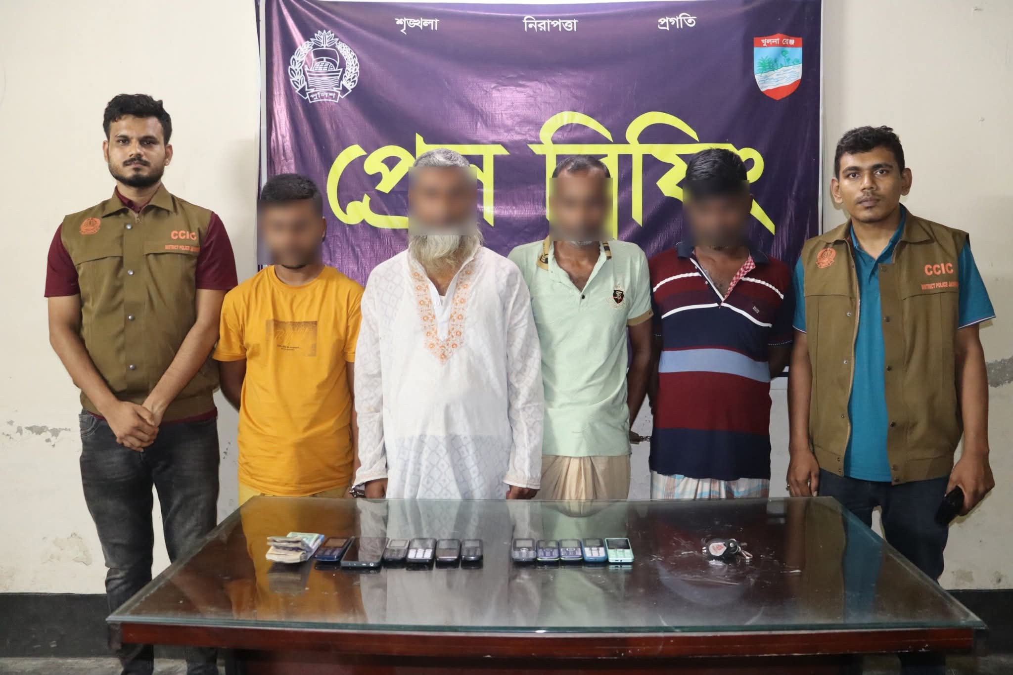 অভয়নগরে ভুয়া সৌদি রিয়াল প্রতারণার মাধ্যমে ৪ লক্ষ টাকা আত্মসাৎ চক্রের ৪ সদস্য আটক