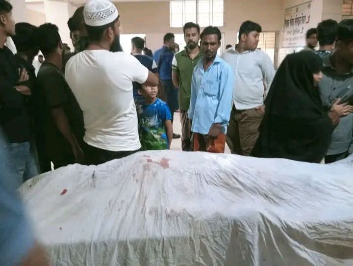 ফরিদগঞ্জে মেয়ের জন্য পাত্র দেখে বাড়ি ফেরার পথে সড়ক দুর্ঘটনা মৃত্যু