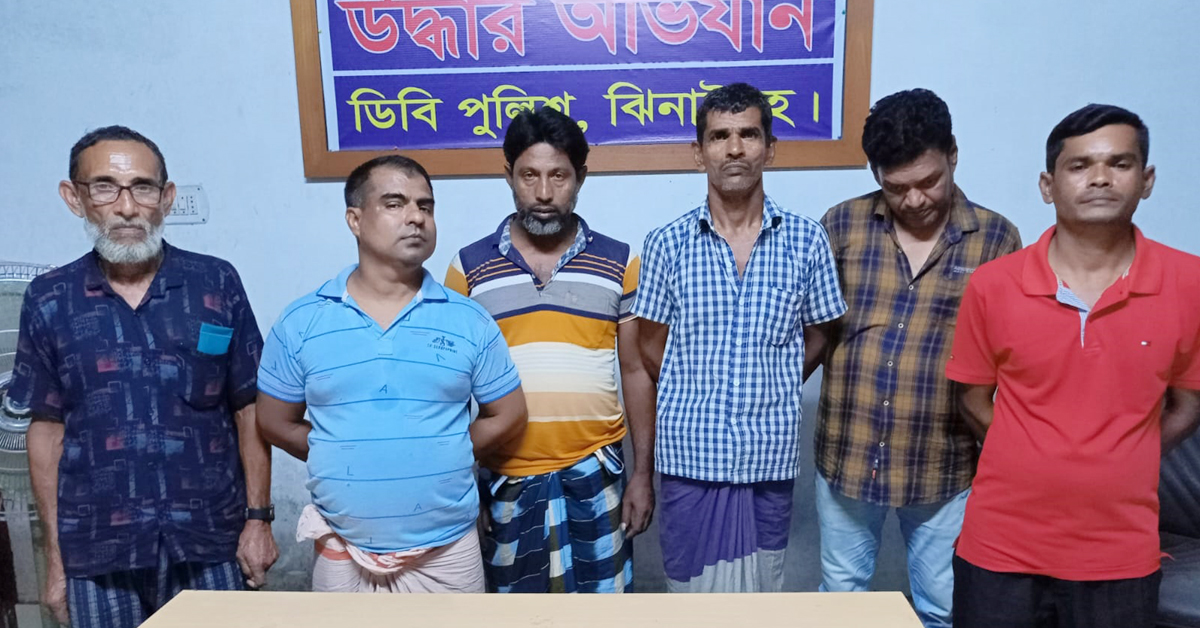 ঝিনাইদহ ডিবি পুলিশের অভিযানে প্লেয়িং কার্ড ও নগদ টাকা সহ ০৬ জন জুয়াড়ী আটক