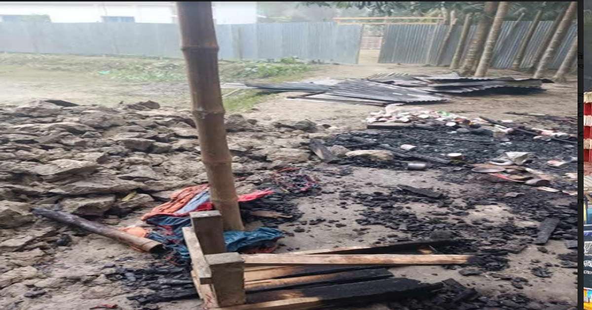 চাটখিলে ভাইয়ের ব্যবসা প্রতিষ্ঠান আগুন দিয়ে পুড়ে ছাঁই