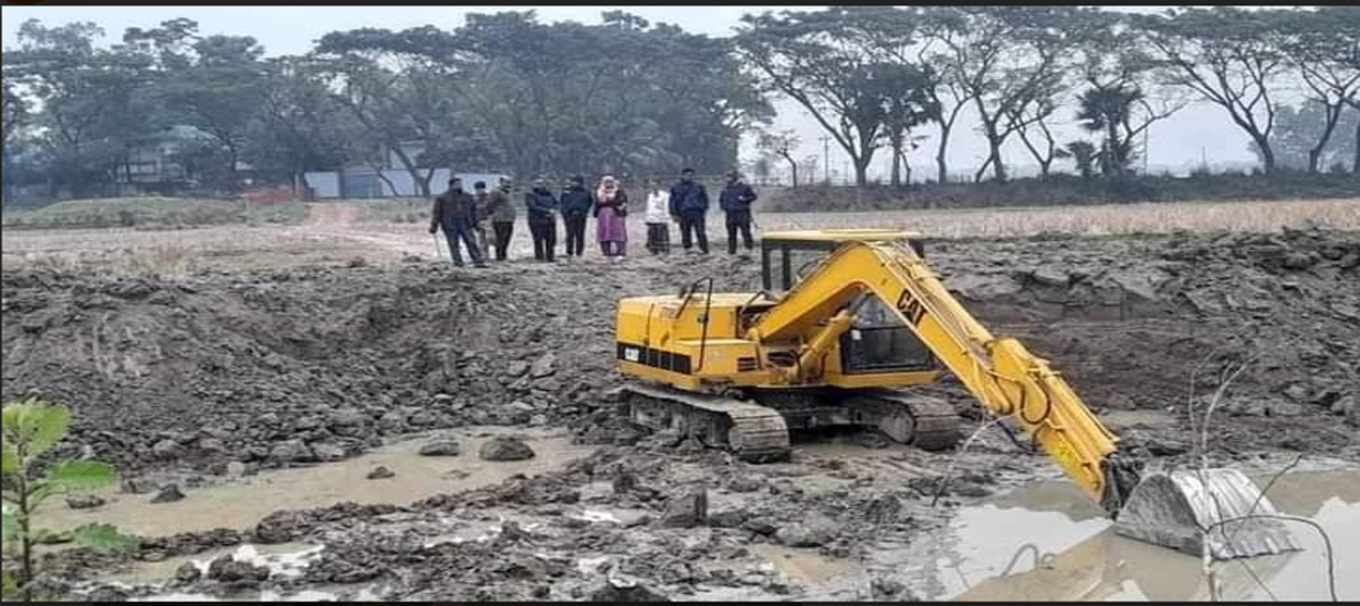 মাটি বিক্রির দায়ে একলাখ টাকা জরিমানা