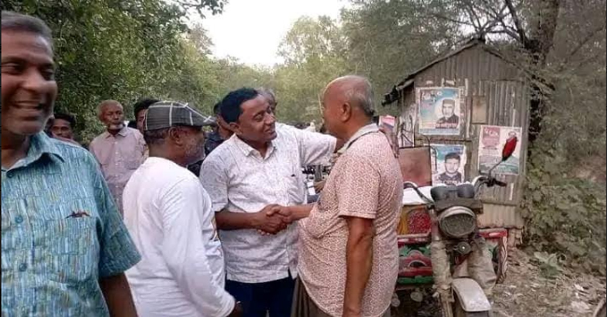 নিয়ামতপুর উপজেলা পরিষদ নির্বাচনে শেষ মুহুর্তের প্রচারণায় ব্যস্ত প্রার্থীরা