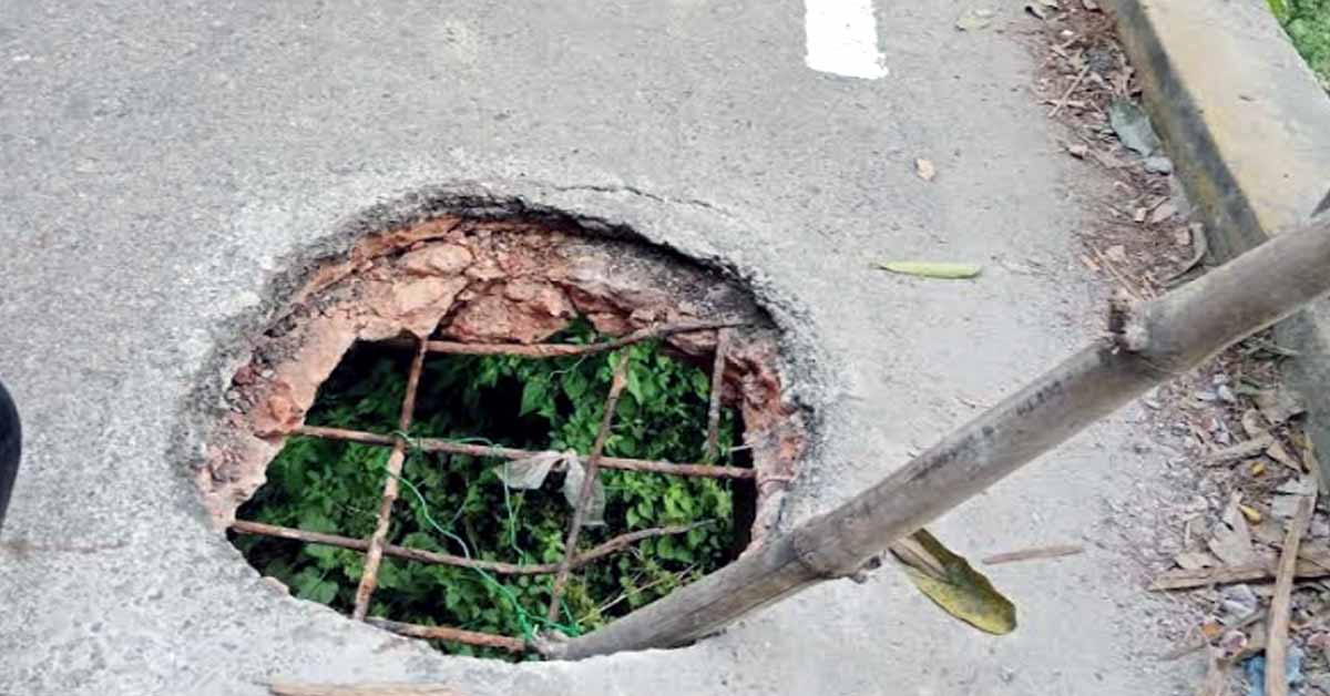 নোয়াখালী চাটখিলে রনখলা ব্রীজের বেহাল দশা যে কোন সময় ধসে পড়ার আশঙ্কা