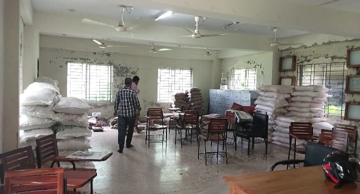 রাজাপুরে কৃষি প্রণোদনায় দুর্নীতির অভিযোগ, সরকারি বীজ-সার থেকে বঞ্চিত প্রান্তিক চাষিরা