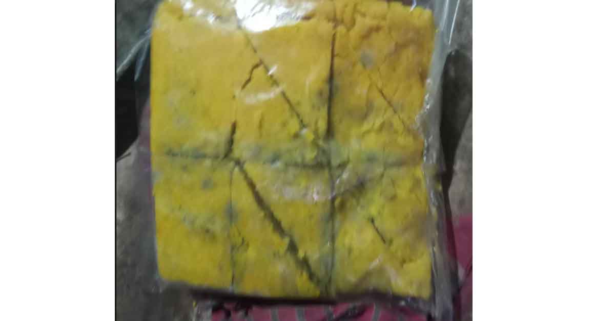 মাগুরার শালিখার গড়ের বাজারে এক বেকারীর ফ্যাক্টরি মধ্যে ব্যাঙ, তেলাপোকা, পুরাতন তেল