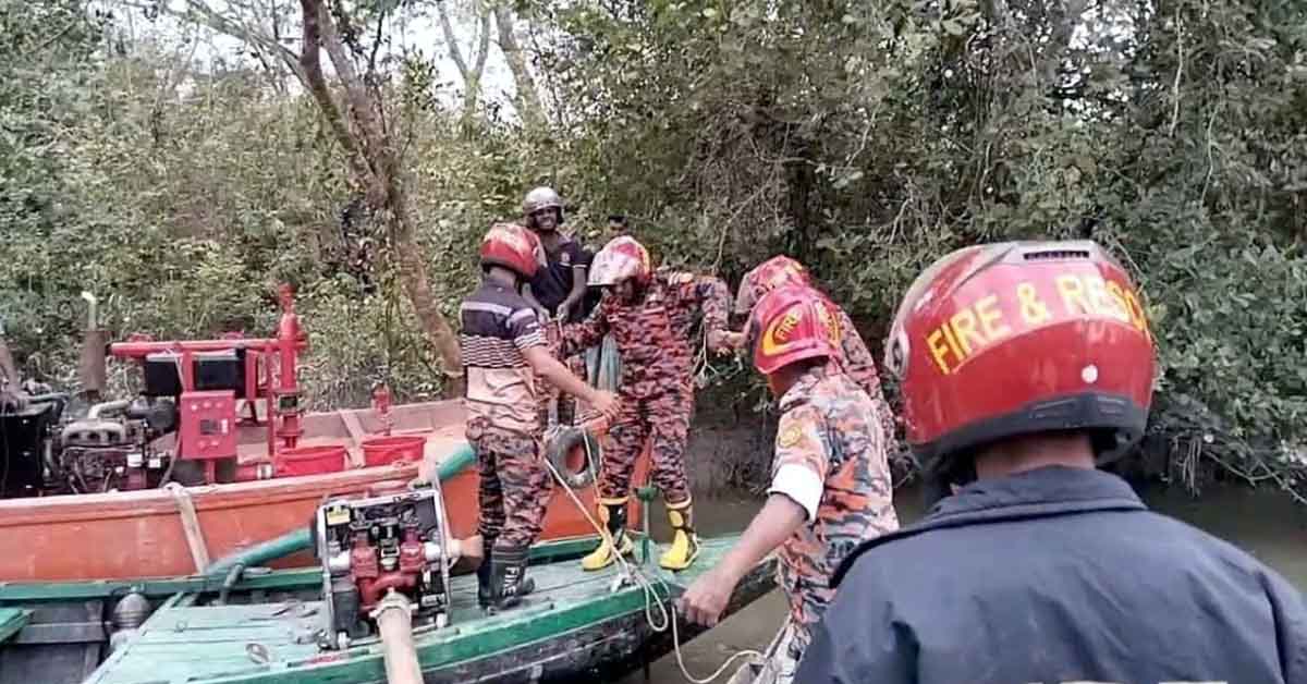 পূর্ব সুন্দরবনে আগুন: নিয়ন্ত্রনের চেষ্টা বনরক্ষীদের