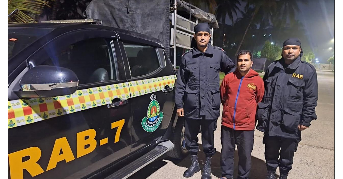 লোহাগাড়া'র নারী নির্যাতন মামলার মুল আসামী র‌্যাব-৭'র হাতে আটক