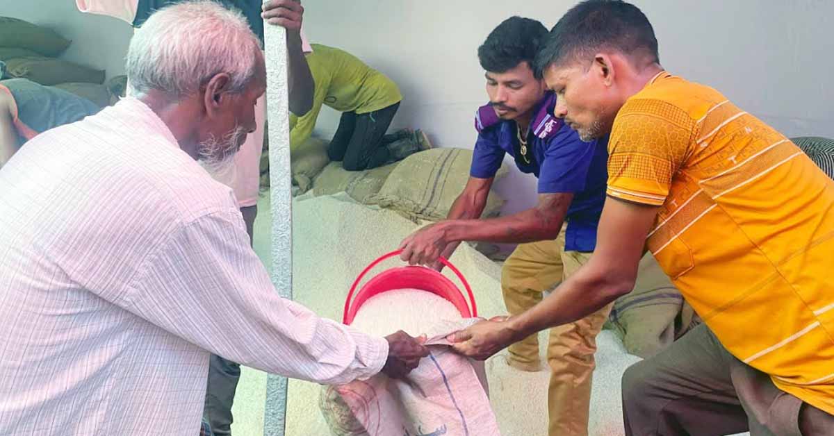 কমলগঞ্জে দেড় হাজার চা-শ্রমিকদের মধ্যে জিআর চাল বিতরণ